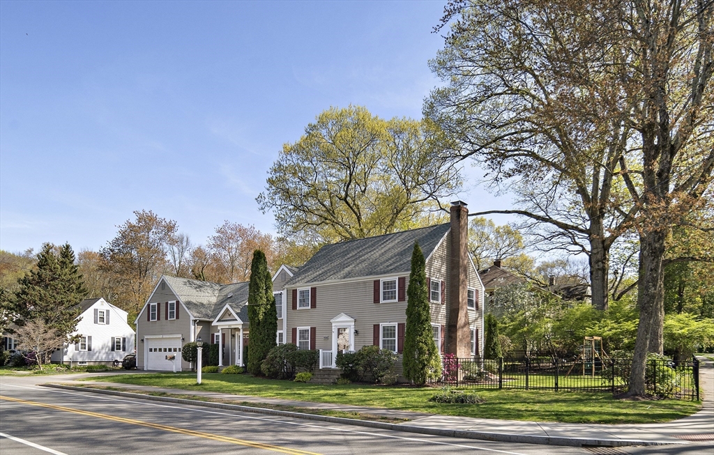 158 Oak Street, Needham, Massachusetts, 5 Bedrooms Bedrooms, 14 Rooms Rooms,3.5 BathroomsBathrooms,Residential,For Sale,Oak Street,73369999