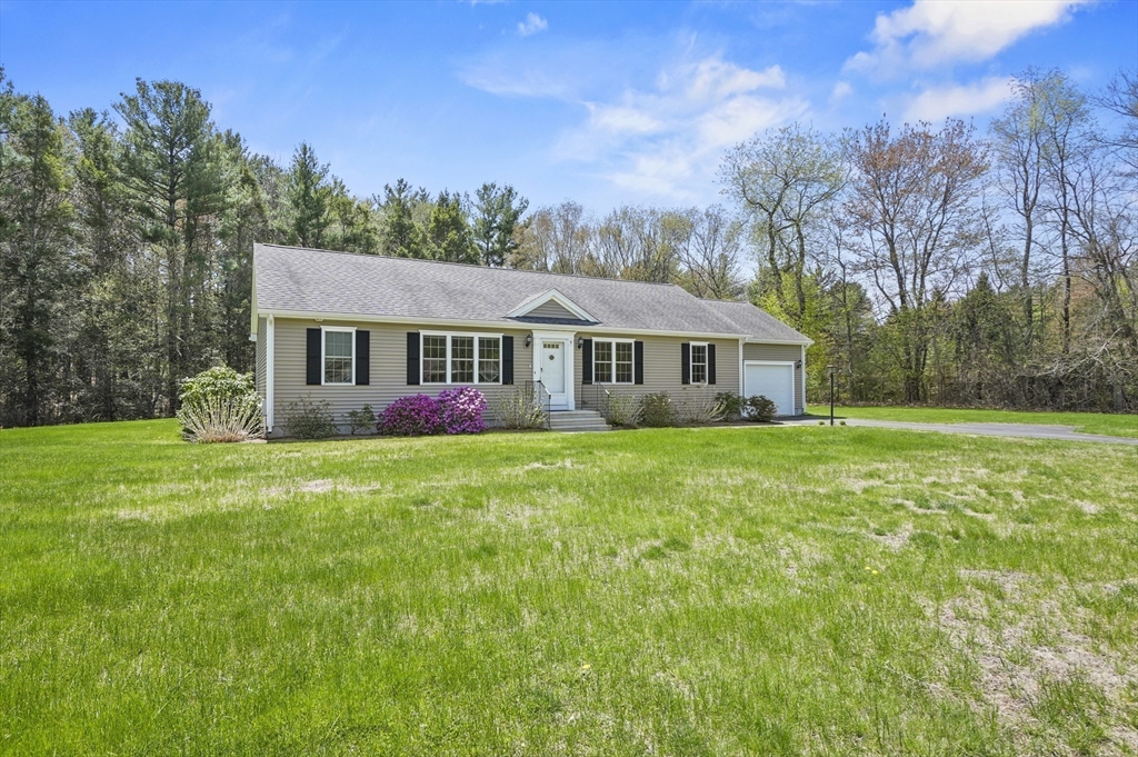 9 Railroad Avenue, Douglas, Massachusetts, 2 Bedrooms Bedrooms, 5 Rooms Rooms,2 BathroomsBathrooms,Residential,For Sale,Railroad Avenue,73369998