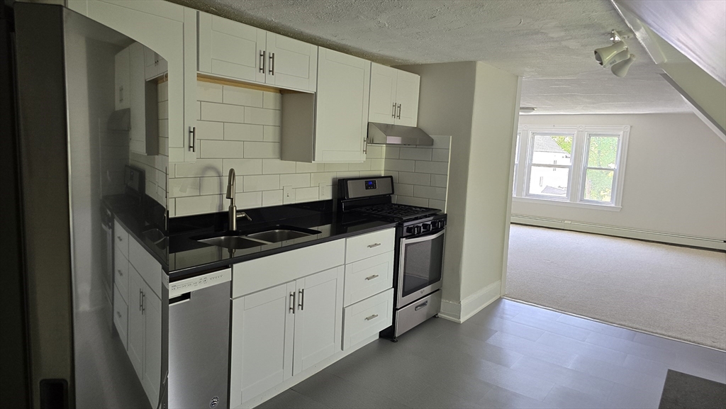 33 Ashfield, Boston, Massachusetts, 2 Bedrooms Bedrooms, 4 Rooms Rooms,1 BathroomBathrooms,Residential Lease,For Rent,Ashfield,73370010