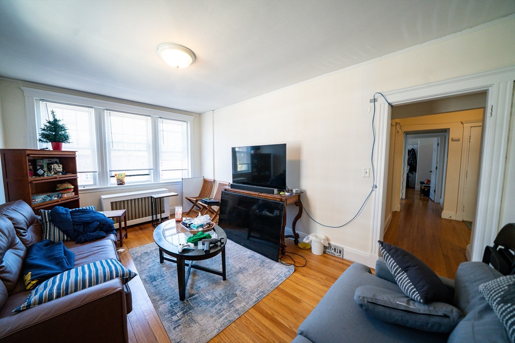 58 Selkirk, Boston, Massachusetts, 2 Bedrooms Bedrooms, 4 Rooms Rooms,1 BathroomBathrooms,Residential Lease,For Rent,Selkirk,73370023
