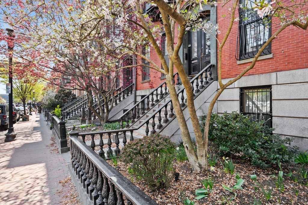 465 Massachusetts Ave, Boston, Massachusetts, 2 Bedrooms Bedrooms, 4 Rooms Rooms,1 BathroomBathrooms,Residential,For Sale,Massachusetts Ave,73370035