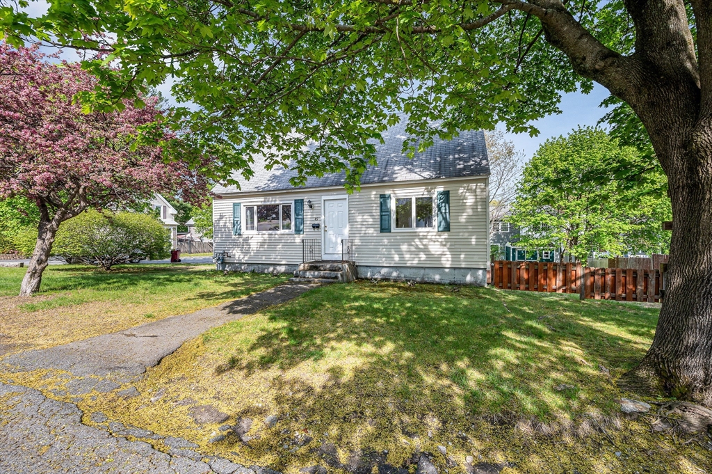 49 Burton St, Lowell, Massachusetts, 3 Bedrooms Bedrooms, 8 Rooms Rooms,2 BathroomsBathrooms,Residential,For Sale,Burton St,73370015