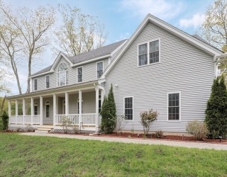 662 Concord St, Holliston, Massachusetts, 4 Bedrooms Bedrooms, 8 Rooms Rooms,3.5 BathroomsBathrooms,Residential,For Sale,Concord St,73370071
