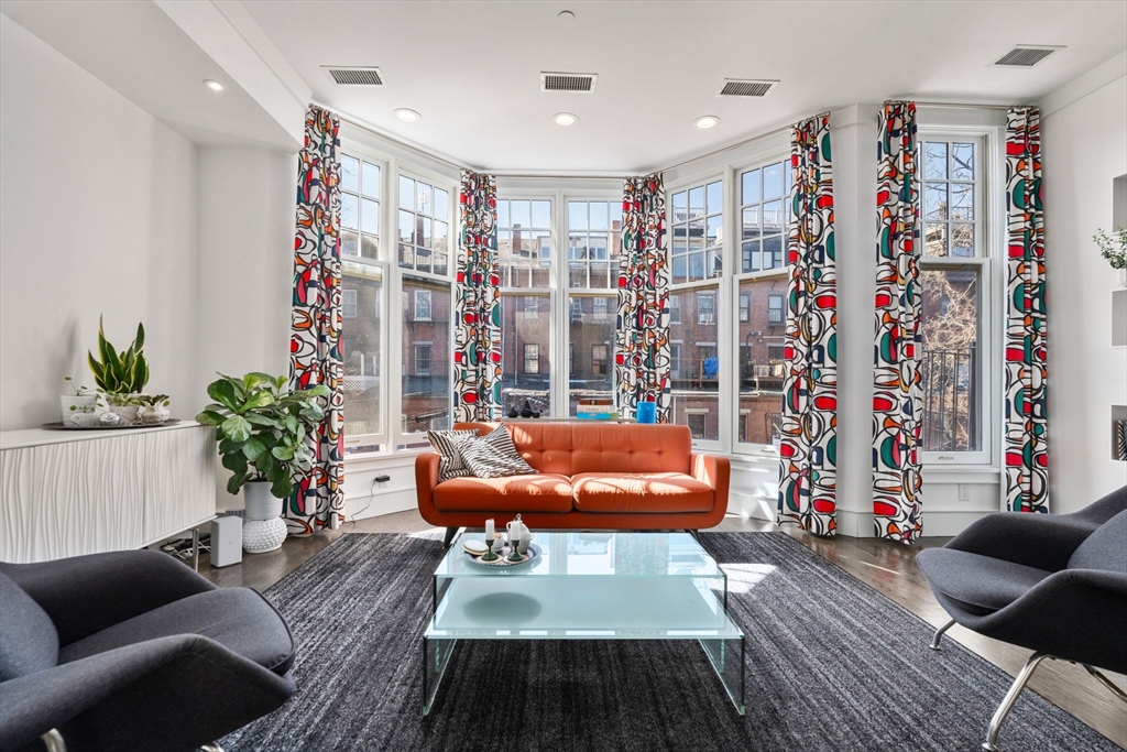 112 W Concord, Boston, Massachusetts, 1 Bedroom Bedrooms, 3 Rooms Rooms,1 BathroomBathrooms,Residential,For Sale,W Concord,73370017