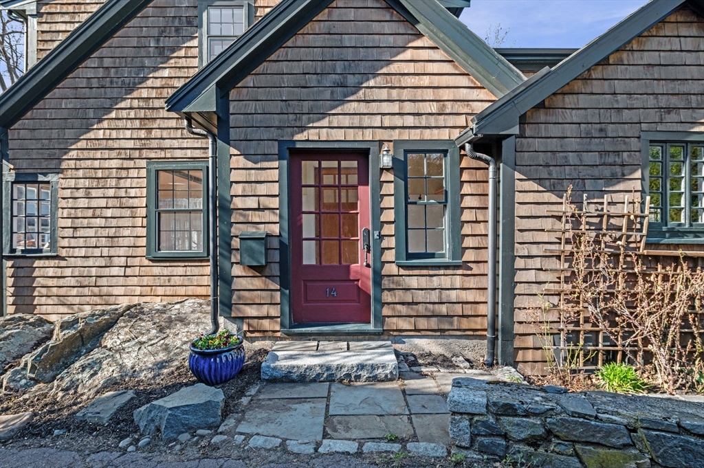 14 Dunn's Lane, Marblehead, Massachusetts, 4 Bedrooms Bedrooms, 9 Rooms Rooms,3.5 BathroomsBathrooms,Residential,For Sale,Dunn's Lane,73370019