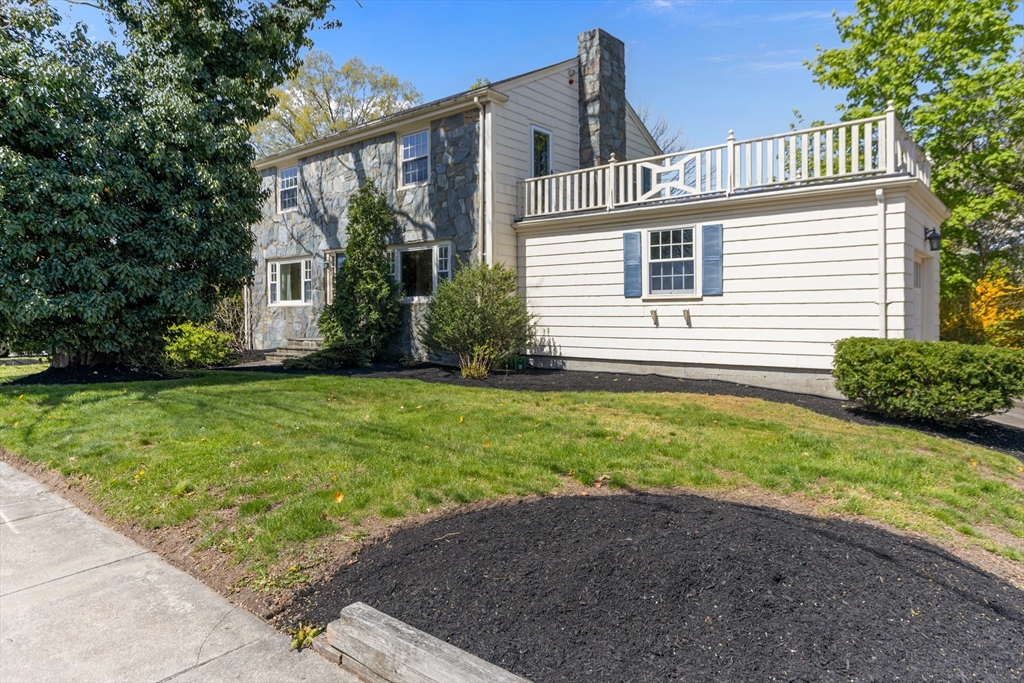 1720 Robeson Street, Fall River, Massachusetts, 3 Bedrooms Bedrooms, 6 Rooms Rooms,1.5 BathroomsBathrooms,Residential,For Sale,Robeson Street,73370086