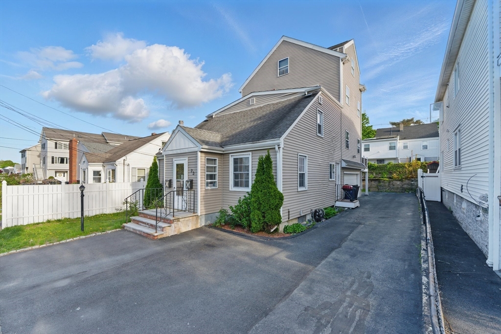 73 Estes, Everett, Massachusetts, 5 Bedrooms Bedrooms, 16 Rooms Rooms,5.5 BathroomsBathrooms,Residential Income,For Sale,Estes,73369955