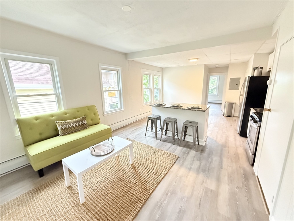 335-337 Spruce St, Chelsea, Massachusetts, 9 Bedrooms Bedrooms, 18 Rooms Rooms,4 BathroomsBathrooms,Residential Income,For Sale,Spruce St,73370096