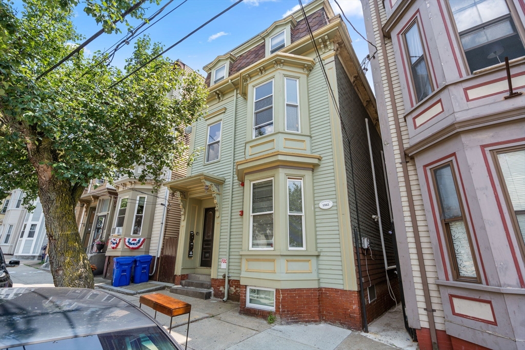 109 Eutaw Street, Boston, Massachusetts, 9 Bedrooms Bedrooms, 17 Rooms Rooms,5 BathroomsBathrooms,Residential Income,For Sale,Eutaw Street,73370144