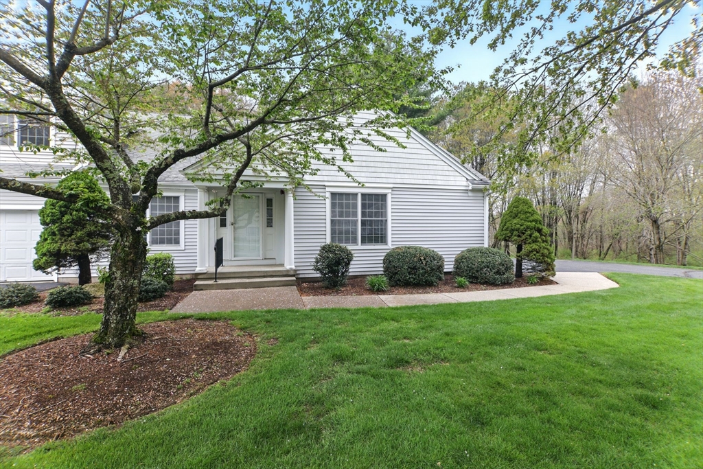 102 Pinehurst Drive, East Longmeadow, Massachusetts, 2 Bedrooms Bedrooms, 6 Rooms Rooms,3 BathroomsBathrooms,Residential,For Sale,Pinehurst Drive,73370120