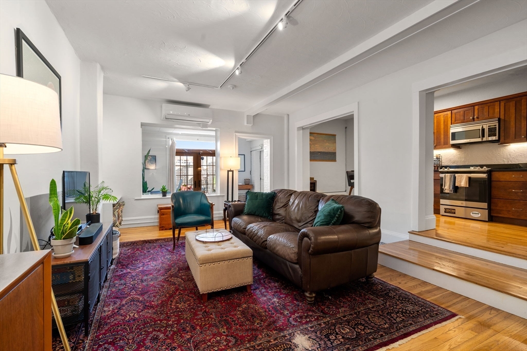 63 Maverick Square, Boston, Massachusetts, 2 Bedrooms Bedrooms, 4 Rooms Rooms,1 BathroomBathrooms,Residential,For Sale,Maverick Square,73370176