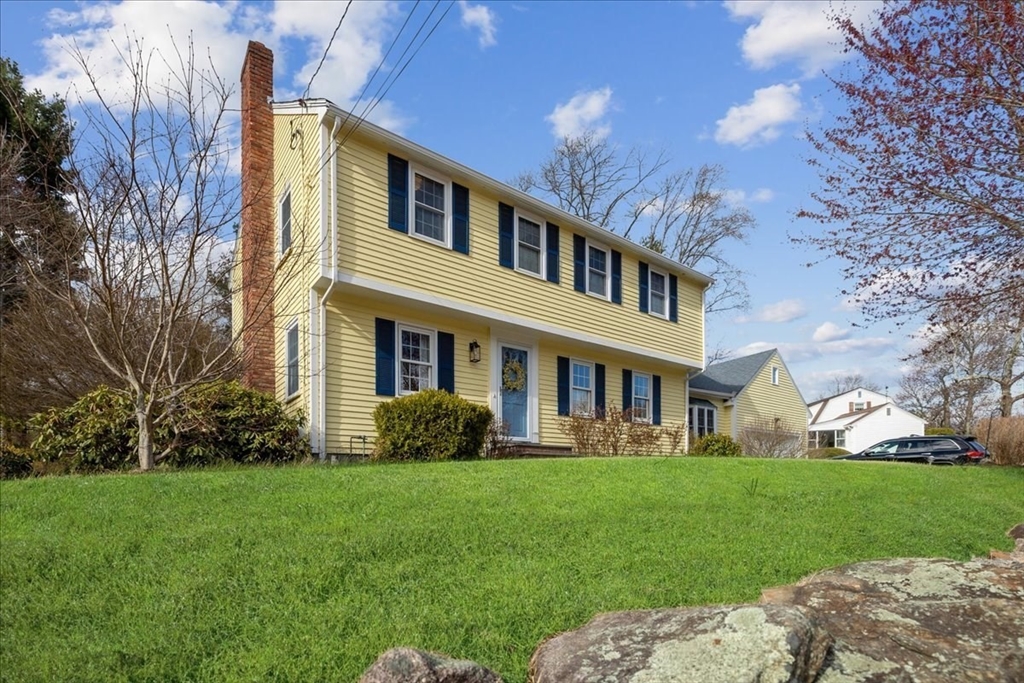 12 Longmeadow Rd, Medfield, Massachusetts, 4 Bedrooms Bedrooms, 9 Rooms Rooms,2.5 BathroomsBathrooms,Residential,For Sale,Longmeadow Rd,73370177