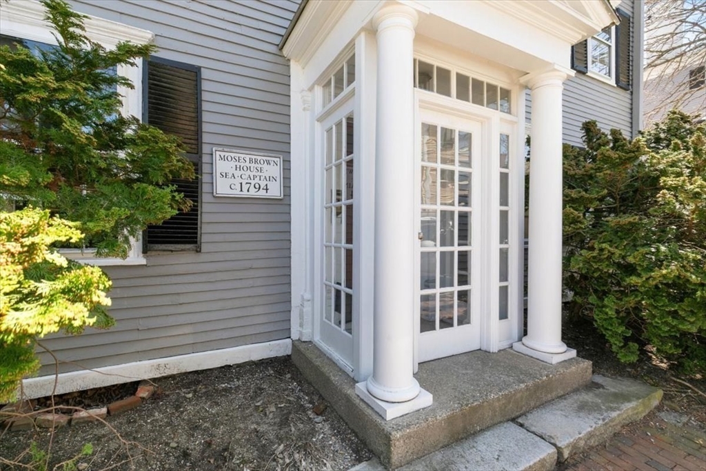 1 Fruit Street, Newburyport, Massachusetts, 5 Bedrooms Bedrooms, 15 Rooms Rooms,3.5 BathroomsBathrooms,Residential Income,For Sale,Fruit Street,73370310