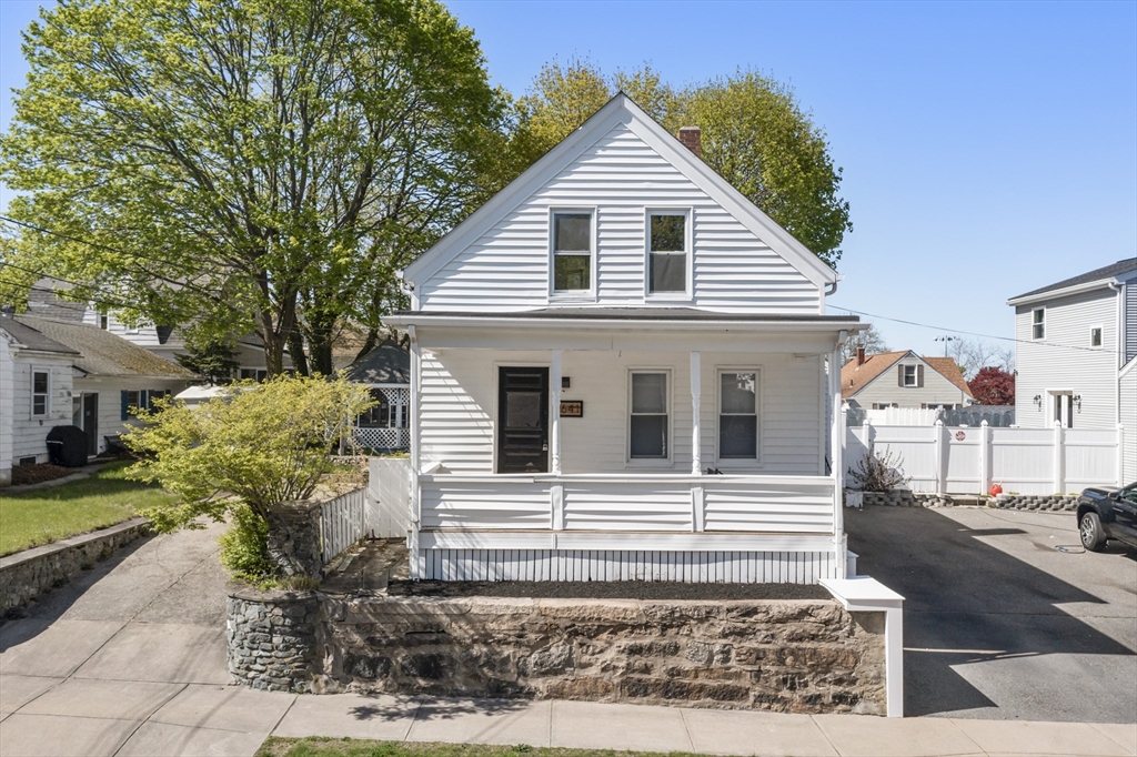 641 Maxfield Street, New Bedford, Massachusetts, 3 Bedrooms Bedrooms, 5 Rooms Rooms,1 BathroomBathrooms,Residential,For Sale,Maxfield Street,73370344