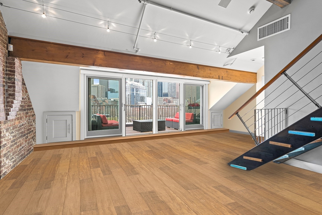 39 Commercial Wharf, Boston, Massachusetts, 2 Bedrooms Bedrooms, 7 Rooms Rooms,2 BathroomsBathrooms,Residential Lease,For Rent,Commercial Wharf,73370322