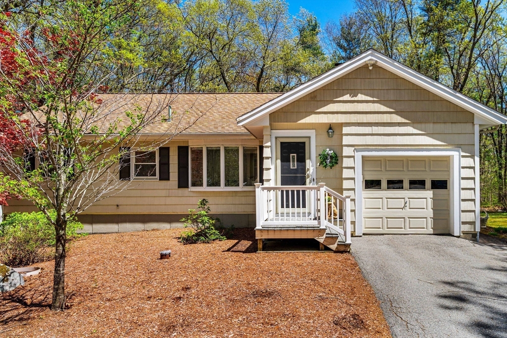 702 Lowell Street, Carlisle, Massachusetts, 2 Bedrooms Bedrooms, 6 Rooms Rooms,1 BathroomBathrooms,Residential,For Sale,Lowell Street,73370363