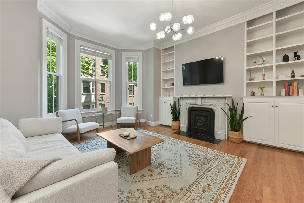 66 Waltham Street, Boston, Massachusetts, 2 Bedrooms Bedrooms, 5 Rooms Rooms,1 BathroomBathrooms,Residential,For Sale,Waltham Street,73370418
