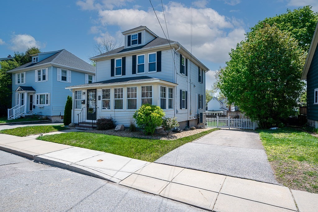 22 W Walnut St, Milford, Massachusetts, 3 Bedrooms Bedrooms, 7 Rooms Rooms,2 BathroomsBathrooms,Residential,For Sale,W Walnut St,73370416