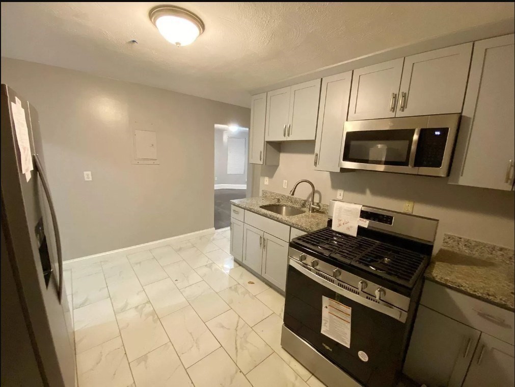 64 Burt St, Boston, Massachusetts, 3 Bedrooms Bedrooms, 5 Rooms Rooms,1 BathroomBathrooms,Residential Lease,For Rent,Burt St,73370392