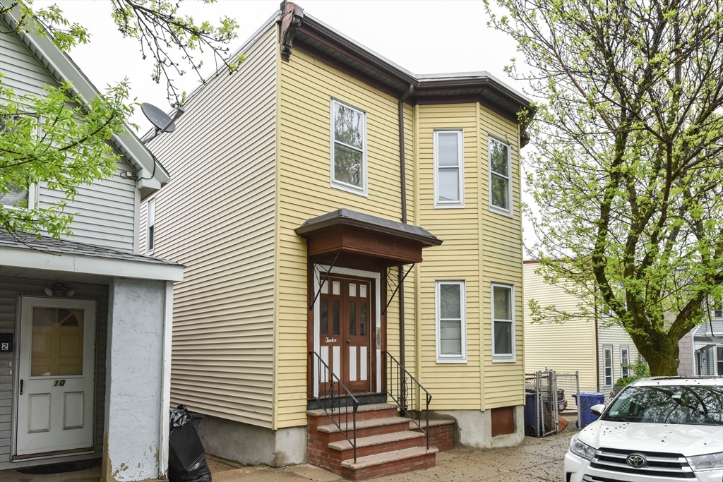 12 Wordsworth Street, Boston, Massachusetts, 5 Bedrooms Bedrooms, 9 Rooms Rooms,2 BathroomsBathrooms,Residential Income,For Sale,Wordsworth Street,73370395