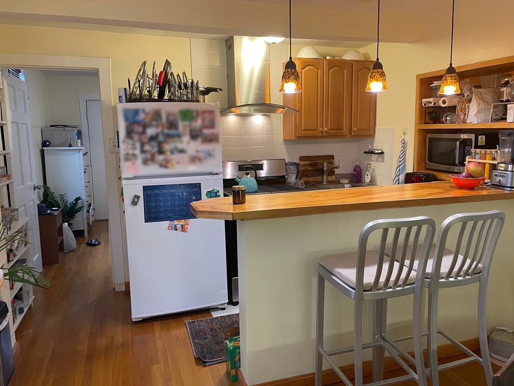 25 Andrew St, Cambridge, Massachusetts, 2 Bedrooms Bedrooms, 4 Rooms Rooms,1 BathroomBathrooms,Residential Lease,For Rent,Andrew St,73370407