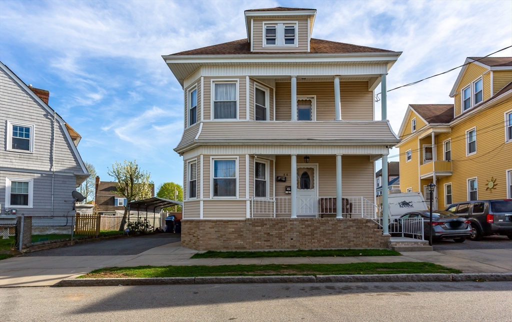 44 Winsper St, New Bedford, Massachusetts, 6 Bedrooms Bedrooms, 10 Rooms Rooms,2 BathroomsBathrooms,Residential Income,For Sale,Winsper St,73370441