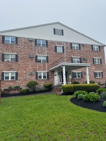 305 Pine St, Lowell, Massachusetts, 2 Bedrooms Bedrooms, 4 Rooms Rooms,1 BathroomBathrooms,Residential,For Sale,Pine St,73370399