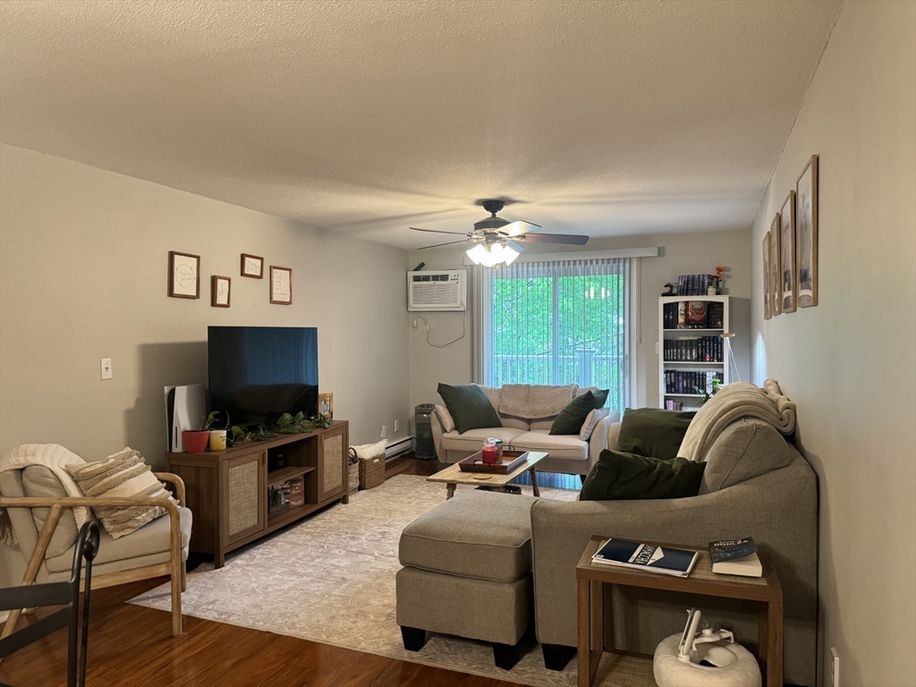 200 Manning Street, Hudson, Massachusetts, 2 Bedrooms Bedrooms, 4 Rooms Rooms,1 BathroomBathrooms,Residential Lease,For Rent,Manning Street,73370460