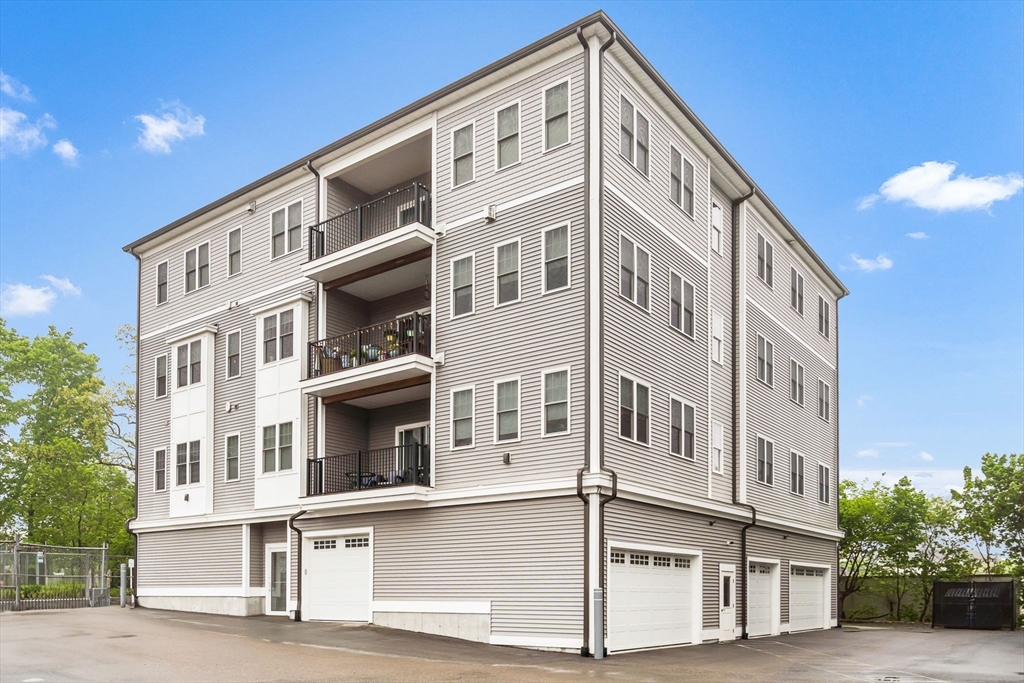 72 E Central St, Franklin, Massachusetts, 3 Bedrooms Bedrooms, 6 Rooms Rooms,2 BathroomsBathrooms,Residential,For Sale,E Central St,73370435