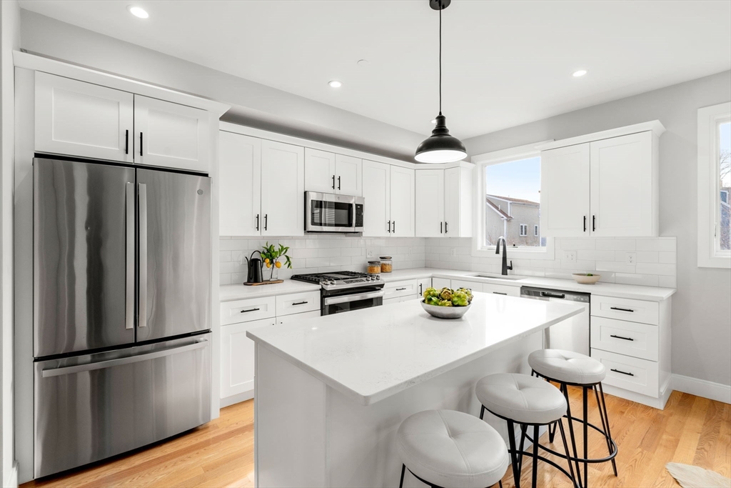 123-125 Centre St, Boston, Massachusetts, 2 Bedrooms Bedrooms, 6 Rooms Rooms,1.5 BathroomsBathrooms,Residential,For Sale,Centre St,73370479