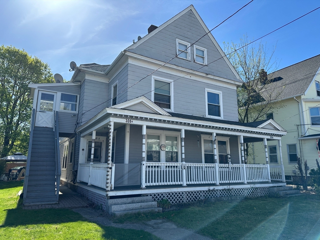 308 North Main Street, Uxbridge, Massachusetts, 7 Bedrooms Bedrooms, 16 Rooms Rooms,3 BathroomsBathrooms,Residential Income,For Sale,North Main Street,73370389