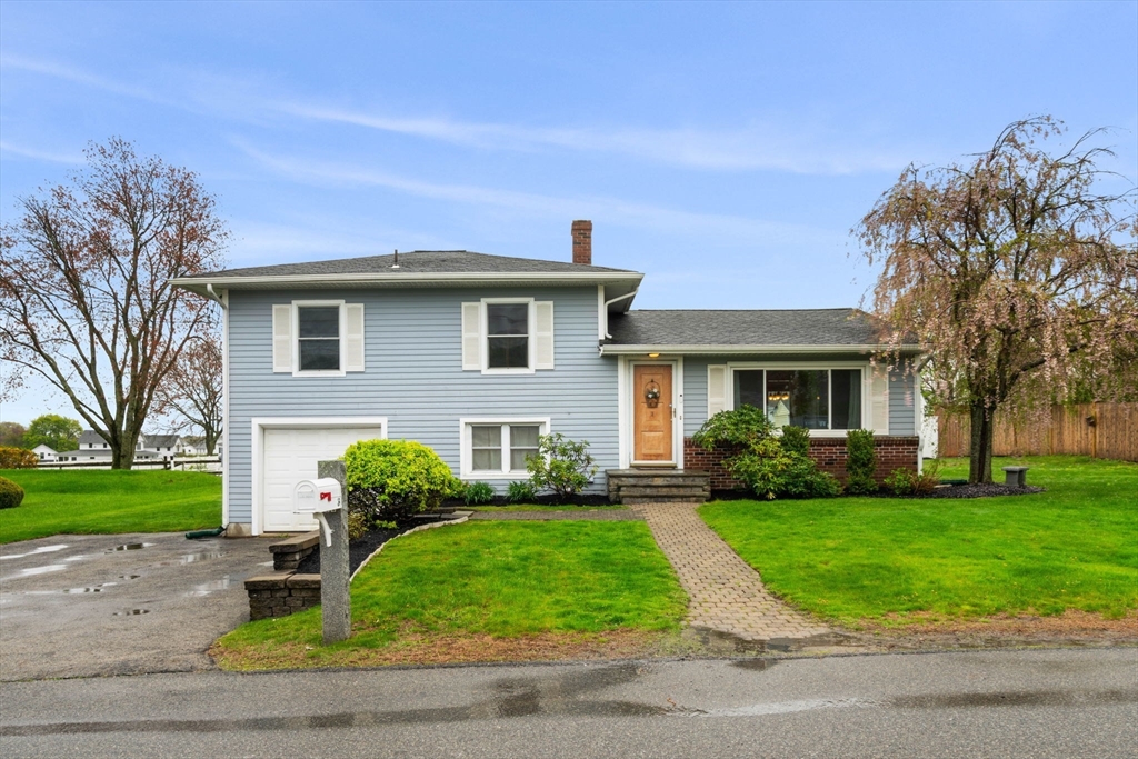 3 Riverview Drive, Newbury, Massachusetts, 3 Bedrooms Bedrooms, 8 Rooms Rooms,2 BathroomsBathrooms,Residential,For Sale,Riverview Drive,73370652