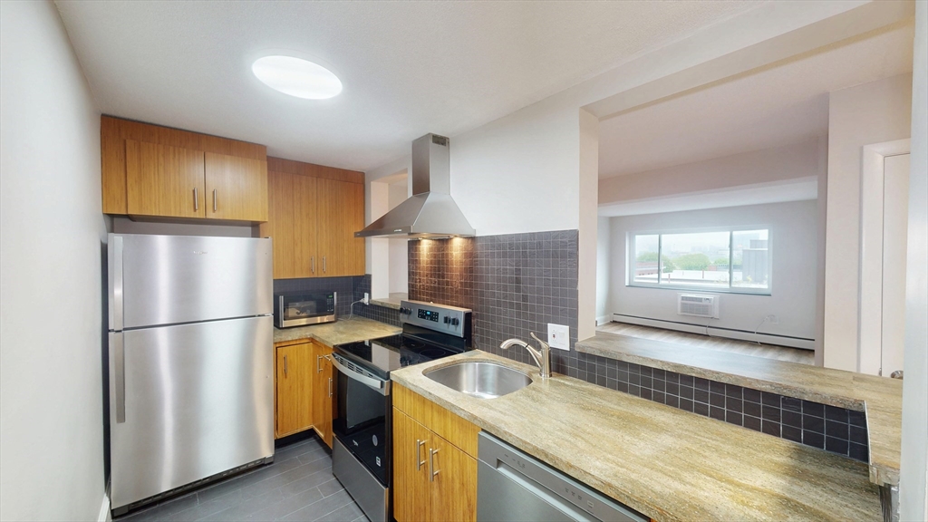 287 Harvard St, Cambridge, Massachusetts, 2 Bedrooms Bedrooms, 4 Rooms Rooms,1 BathroomBathrooms,Residential,For Sale,Harvard St,73370653