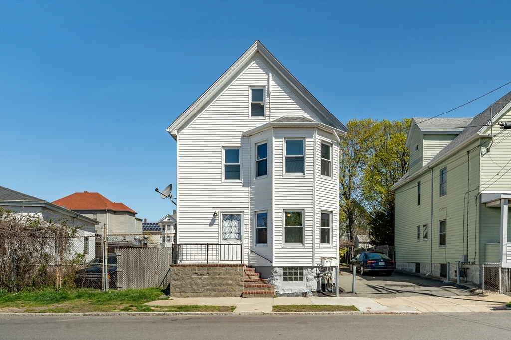 361 Davis St, New Bedford, Massachusetts, 4 Bedrooms Bedrooms, 10 Rooms Rooms,2 BathroomsBathrooms,Residential Income,For Sale,Davis St,73370530