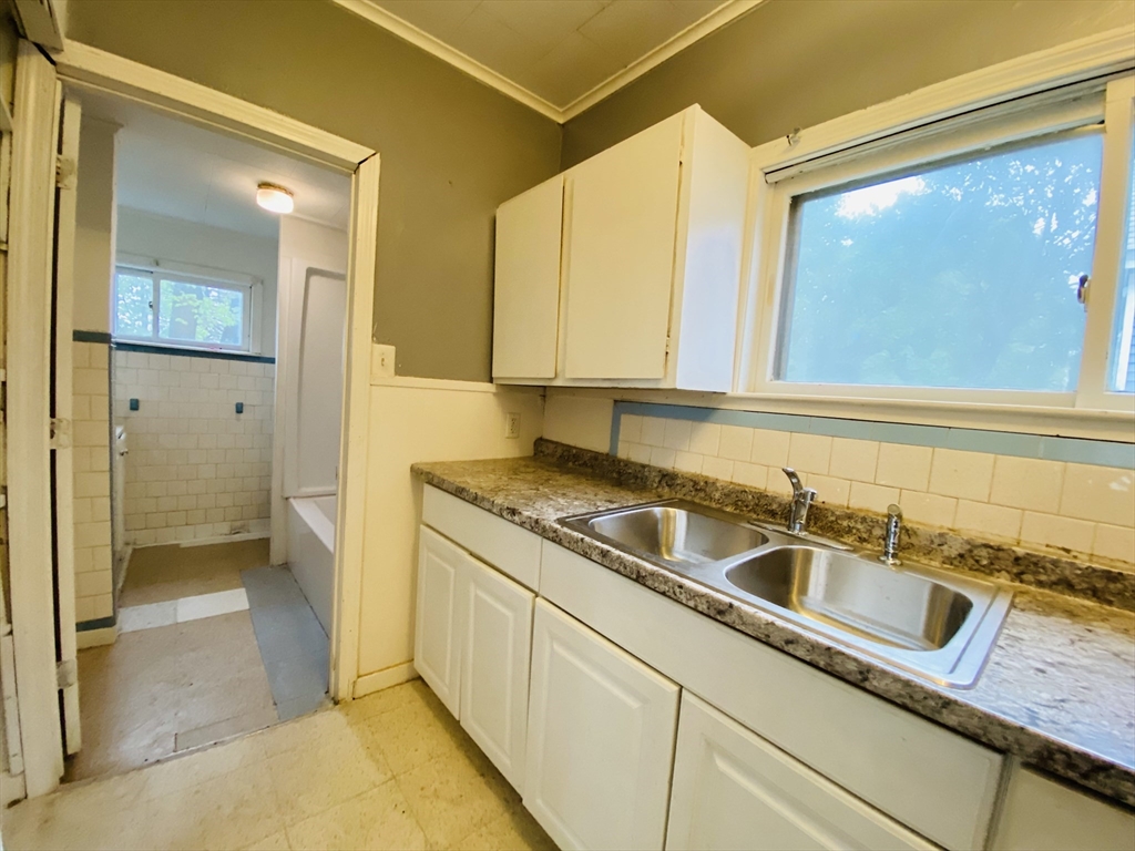 34 May St, Lowell, Massachusetts, 2 Bedrooms Bedrooms, 5 Rooms Rooms,1 BathroomBathrooms,Residential Lease,For Rent,May St,73370566
