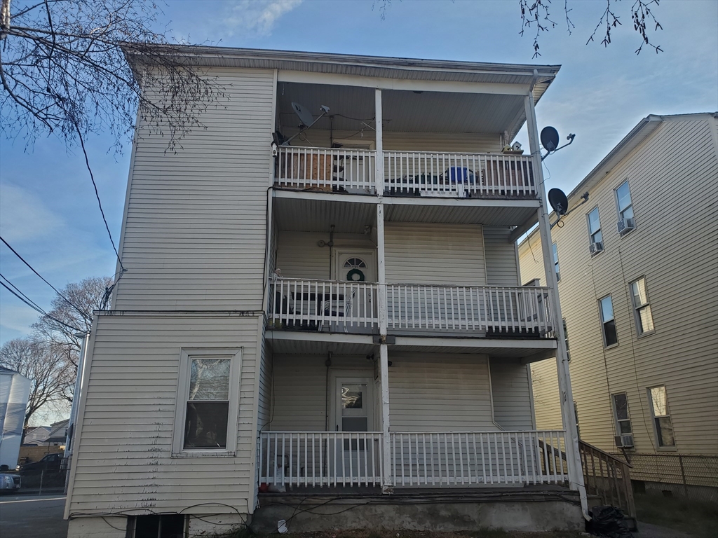 25 Hacker, Worcester, Massachusetts, 3 Bedrooms Bedrooms, 6 Rooms Rooms,1 BathroomBathrooms,Residential Lease,For Rent,Hacker,73370574