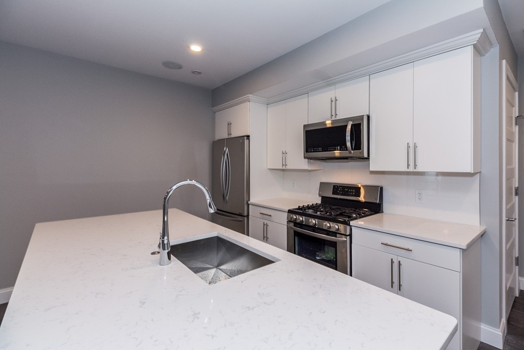 11 Minot Street, Boston, Massachusetts, 2 Bedrooms Bedrooms, 5 Rooms Rooms,2 BathroomsBathrooms,Residential Lease,For Rent,Minot Street,73370597
