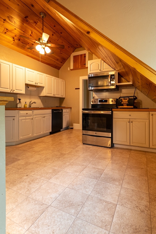 132b Cedar St, Haverhill, Massachusetts, 3 Bedrooms Bedrooms, 6 Rooms Rooms,1 BathroomBathrooms,Residential Lease,For Rent,Cedar St,73370608