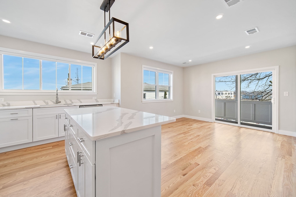 2-4 Hecla, Boston, Massachusetts, 3 Bedrooms Bedrooms, 5 Rooms Rooms,2 BathroomsBathrooms,Residential Lease,For Rent,Hecla,73370612