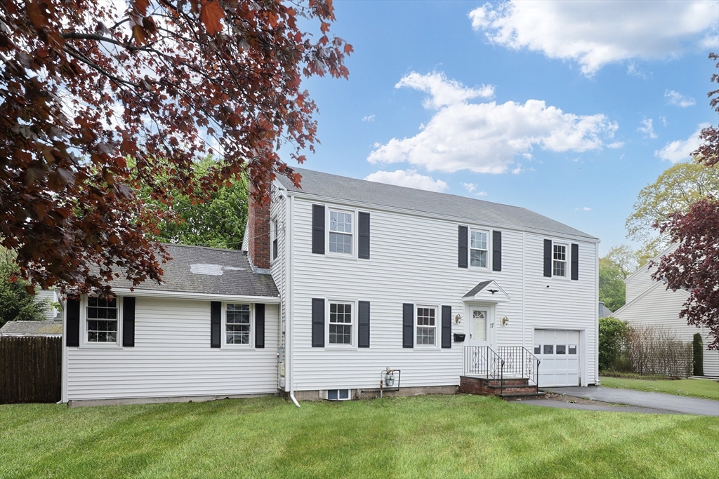 17 Sagamore Rd, Arlington, Massachusetts, 4 Bedrooms Bedrooms, 9 Rooms Rooms,2 BathroomsBathrooms,Residential,For Sale,Sagamore Rd,73370874