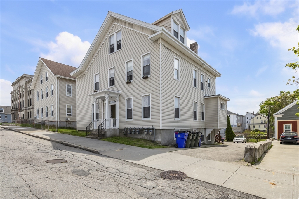 381 Pine St, Fall River, Massachusetts, 7 Bedrooms Bedrooms, 24 Rooms Rooms,6 BathroomsBathrooms,Residential Income,For Sale,Pine St,73370926