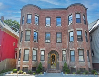 40 Cedar St, Somerville, Massachusetts, 3 Bedrooms Bedrooms, 5 Rooms Rooms,1 BathroomBathrooms,Residential Lease,For Rent,Cedar St,73371000