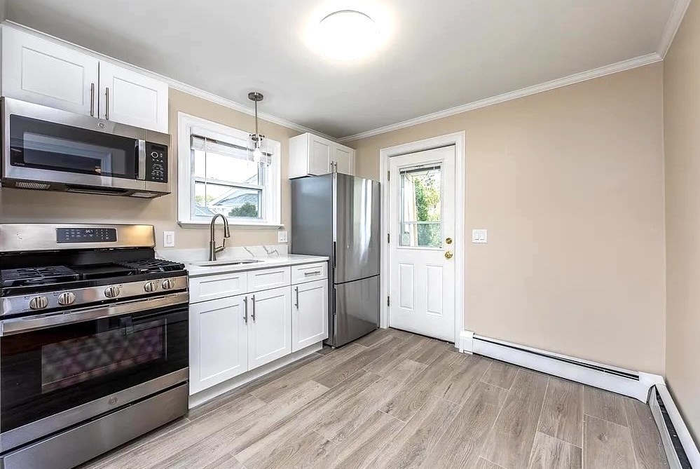31 Cabot, Beverly, Massachusetts, 1 Bedroom Bedrooms, 4 Rooms Rooms,1 BathroomBathrooms,Residential Lease,For Rent,Cabot,73371008