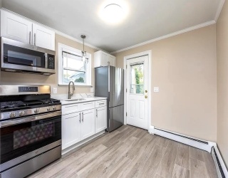 31 Cabot, Beverly, Massachusetts, 1 Bedroom Bedrooms, 4 Rooms Rooms,1 BathroomBathrooms,Residential Lease,For Rent,Cabot,73371008