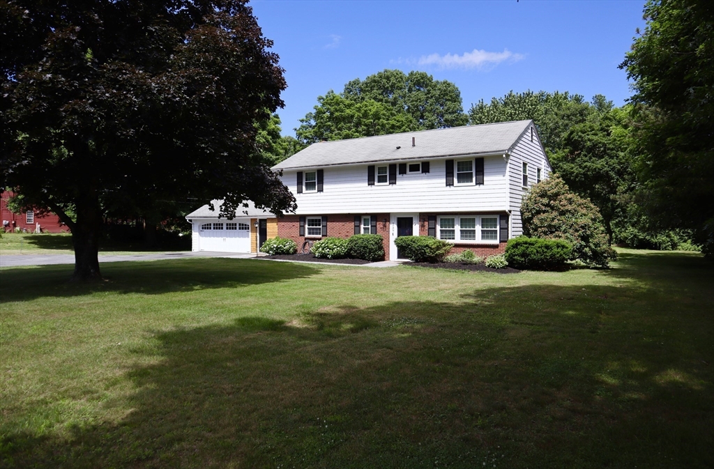 237 River Road, Andover, Massachusetts, 4 Bedrooms Bedrooms, 8 Rooms Rooms,2.5 BathroomsBathrooms,Residential,For Sale,River Road,73370966