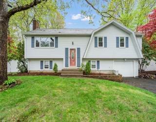 33 Redwood Drive, Milford, Massachusetts, 3 Bedrooms Bedrooms, 6 Rooms Rooms,1.5 BathroomsBathrooms,Residential,For Sale,Redwood Drive,73371014