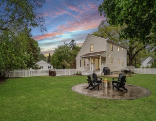 1 Carter Rd, Woburn, Massachusetts, 4 Bedrooms Bedrooms, 9 Rooms Rooms,2 BathroomsBathrooms,Residential,For Sale,Carter Rd,73371022
