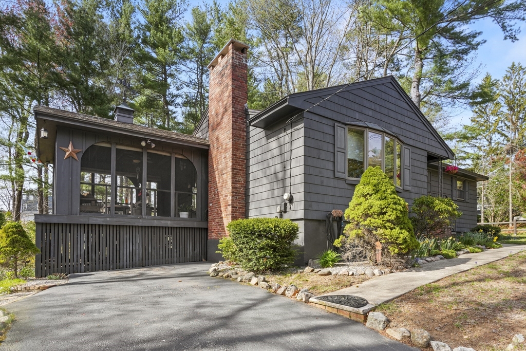 81 Elm St, North Reading, Massachusetts, 3 Bedrooms Bedrooms, 8 Rooms Rooms,1.5 BathroomsBathrooms,Residential,For Sale,Elm St,73371023