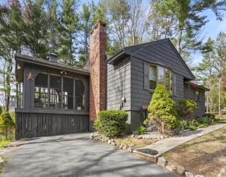 81 Elm St, North Reading, Massachusetts, 3 Bedrooms Bedrooms, 8 Rooms Rooms,1.5 BathroomsBathrooms,Residential,For Sale,Elm St,73371023