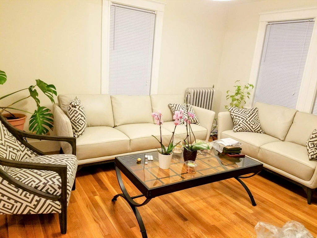 176 Hayward St, Braintree, Massachusetts, 2 Bedrooms Bedrooms, 5 Rooms Rooms,1 BathroomBathrooms,Residential Lease,For Rent,Hayward St,73371046